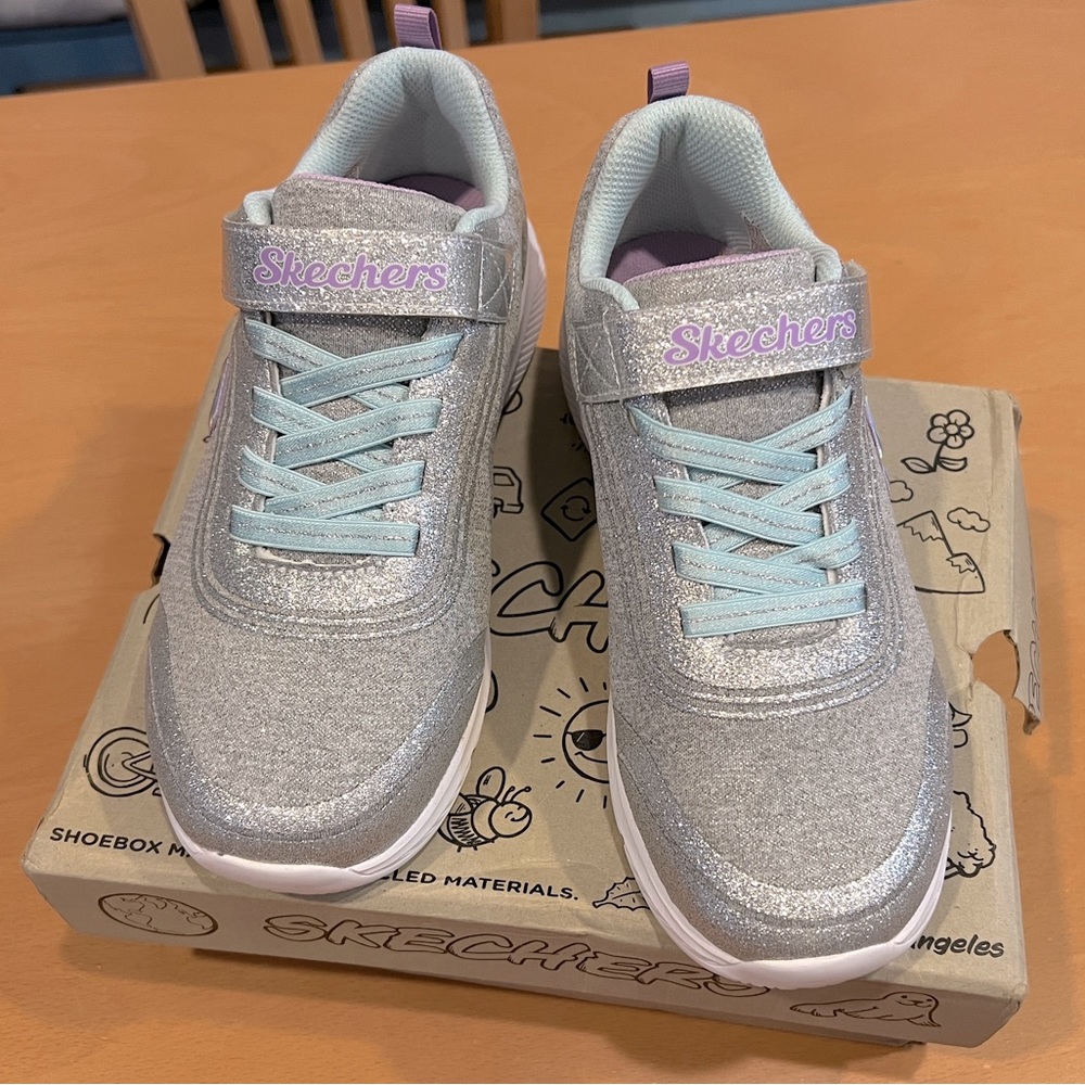 SKECHERS Little Girls Dreamy Lites Ready To Shine Stay-Put Sneakers 2.5 W